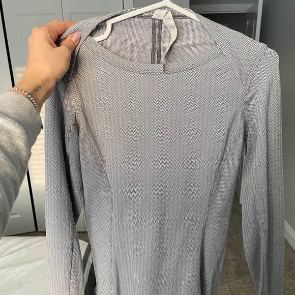 Lululemon sweater - Picture 1 of 7